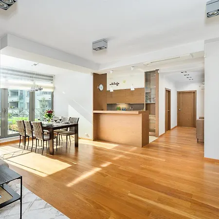 Lumina I Premium 2Br Apartment With Parking I Terrace I Ac I Coffee Maker I Center *